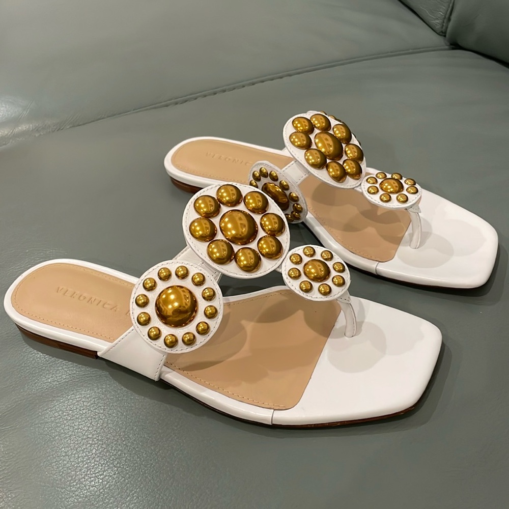 Veronica Beard white thong sandal